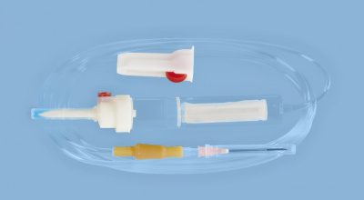 Система для вливаний гемотрансфузионная для крови с пластиковой иглой — 20 шт/уп купить оптом в Вологде
